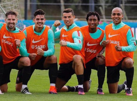 Ronaldo hao hung tap luyen sau hop dong ty USD hinh anh