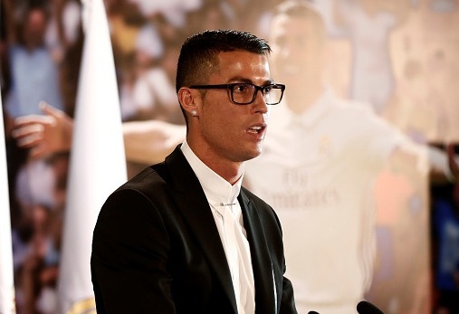 Ronaldo gap rac roi vi cap kinh tung bi che gieu hinh anh