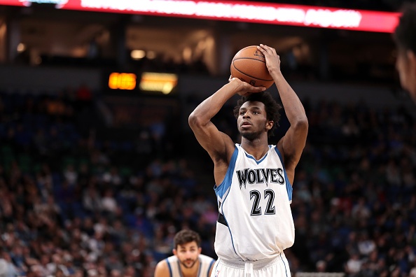 Los Angeles Lakers bat ngo thua dam Timberwolves hinh anh