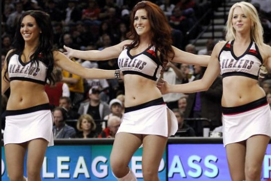 Man vu dao nong bong cua dan cheerdance Blazers hinh anh