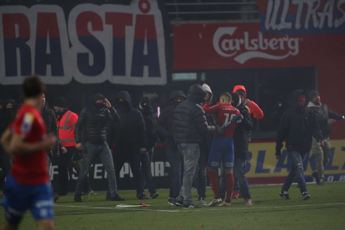 Huyền thoại Henrik Larsson thủ thế ảnh 4 Huyen thoai Henrik Larsson thu the anh 4