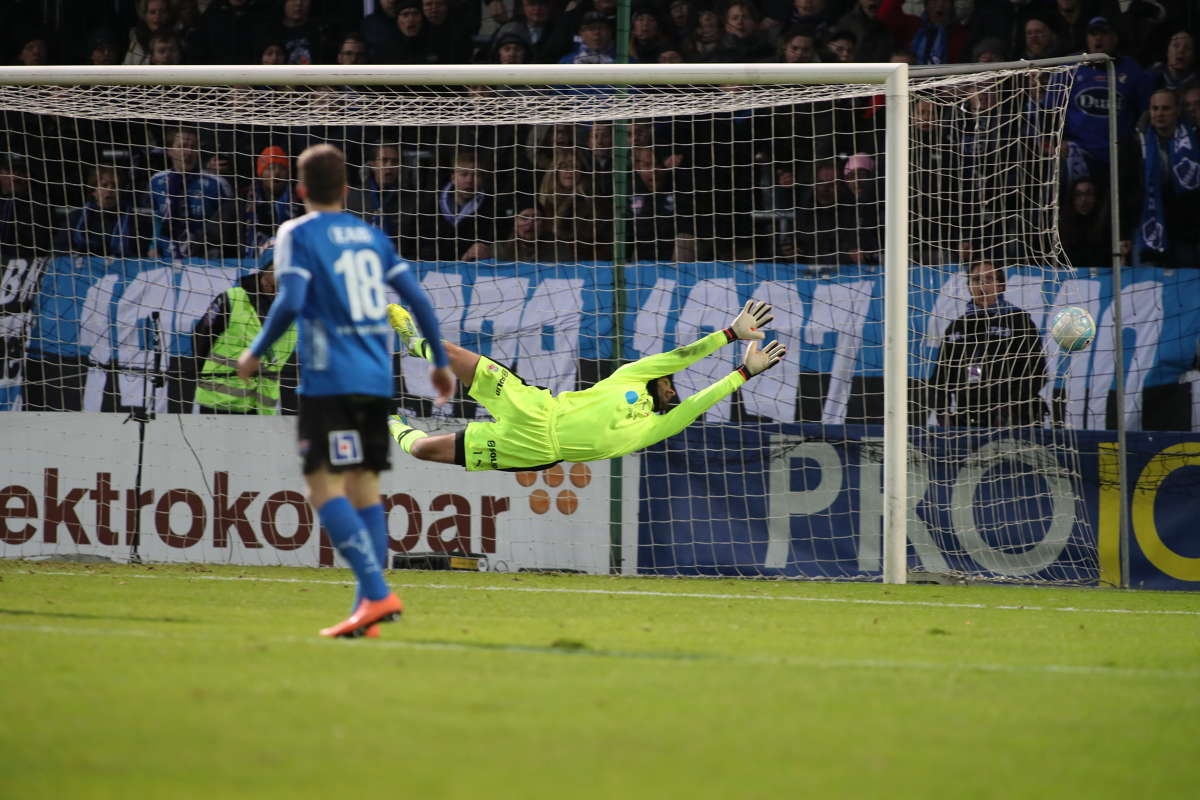 Huyền thoại Henrik Larsson thủ thế ảnh 13 Huyen thoai Henrik Larsson thu the anh 13