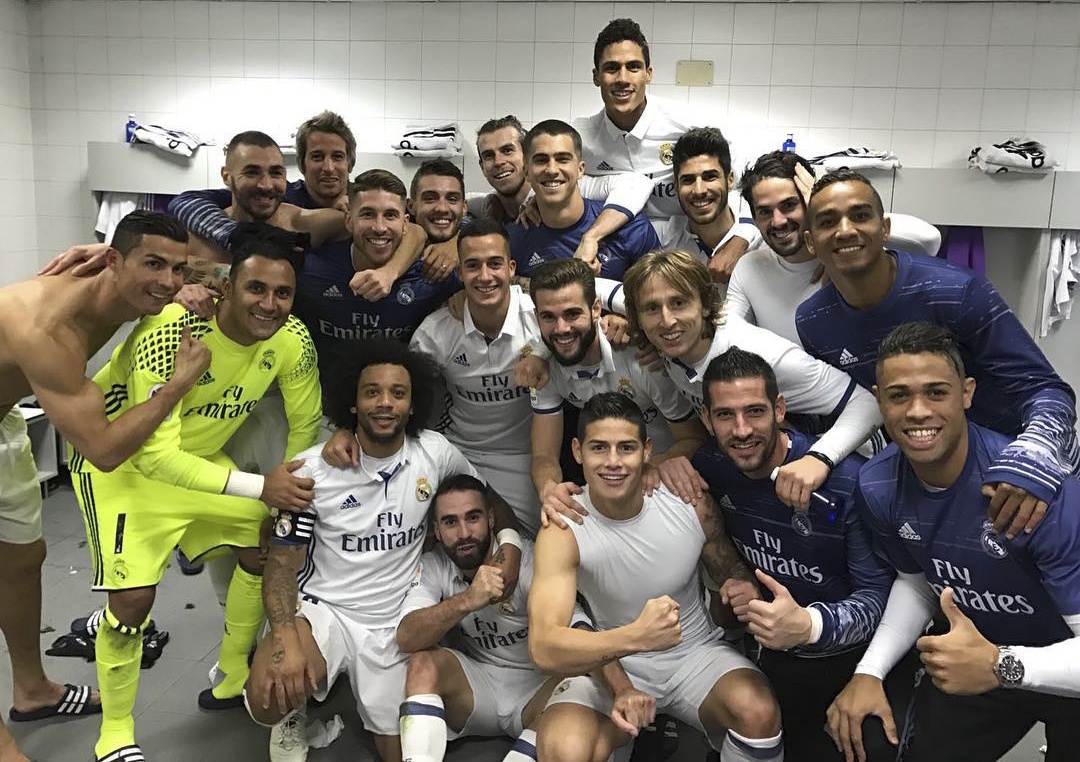 Ronaldo va con trai anh 4