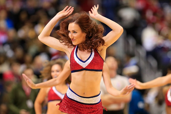 Man vu dao nong bong cua dan hoat nao vien Cavaliers hinh anh