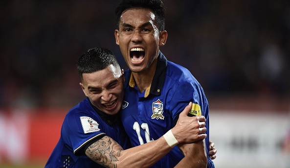 Dangda lap cu dup, Thai Lan dat mot chan vao chung ket hinh anh