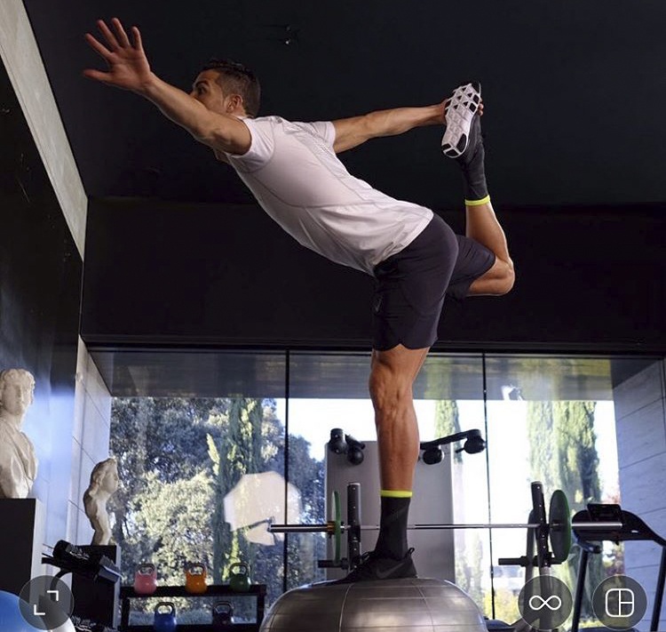 Ronaldo lan san sang dien anh anh 2