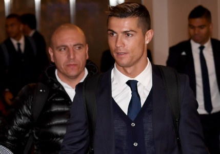 Ronaldo chac chan vang mat o le trao Qua bong vang hinh anh