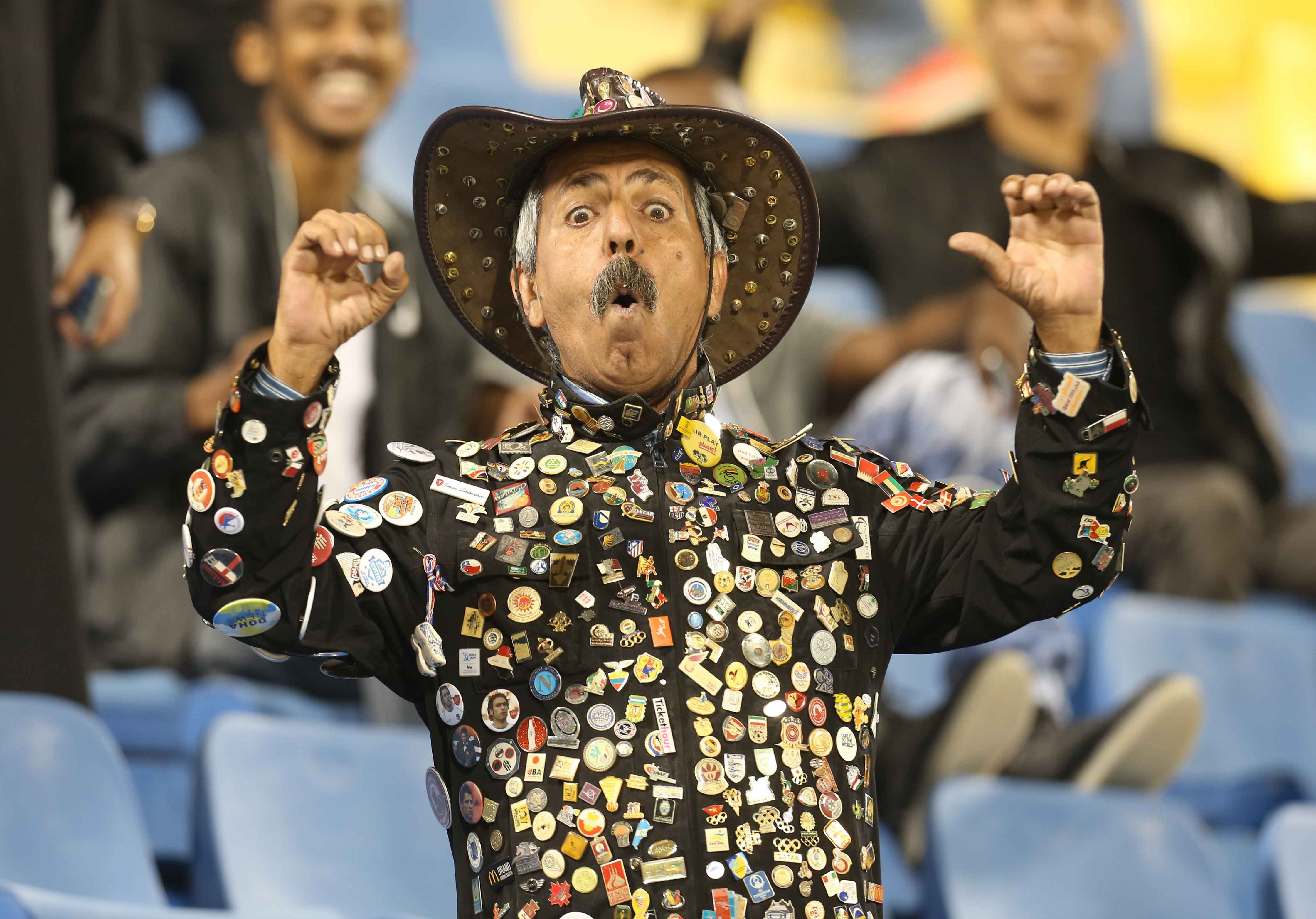 Messi va dong doi doat cup vang anh 12