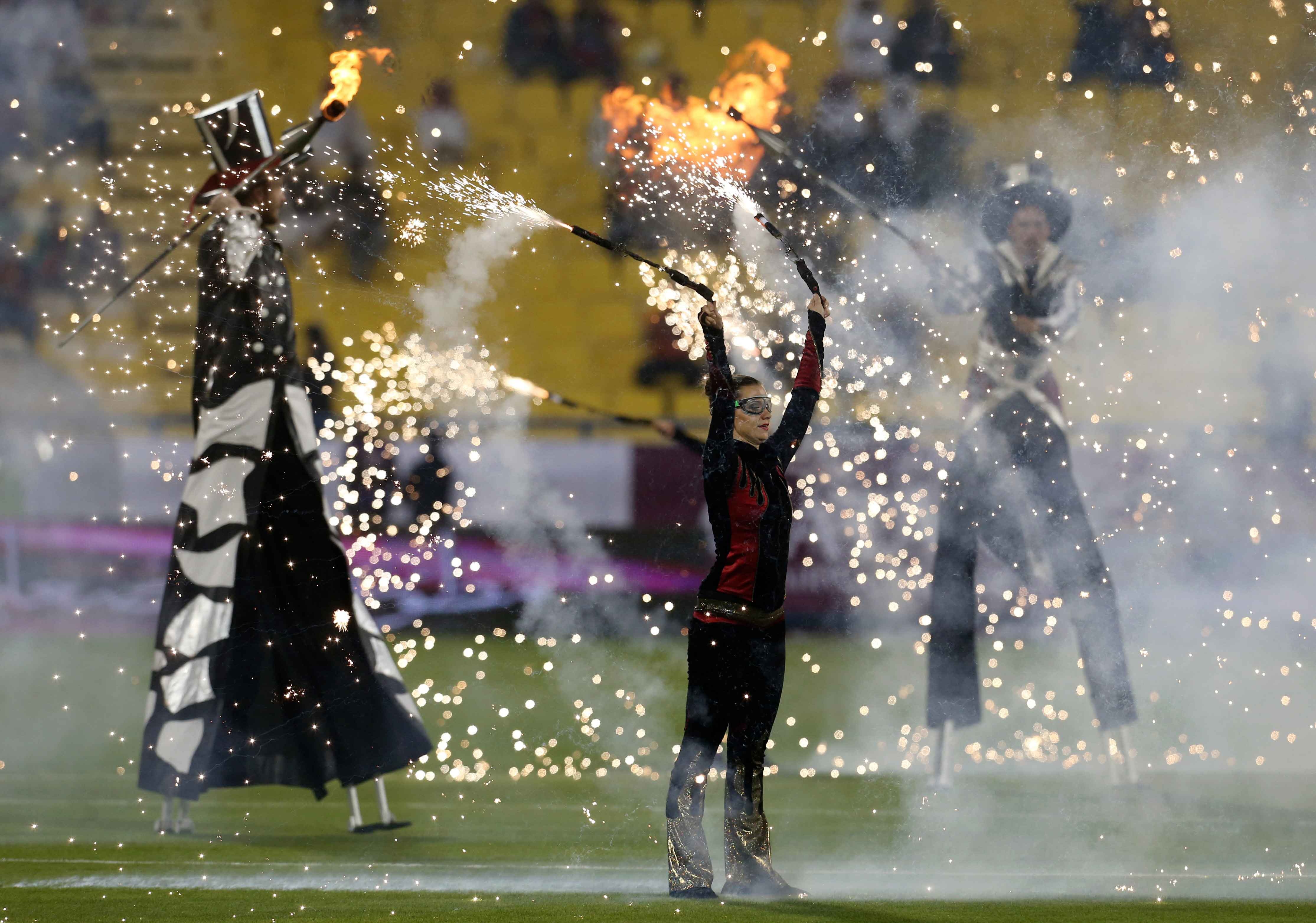 Messi va dong doi doat cup vang anh 10