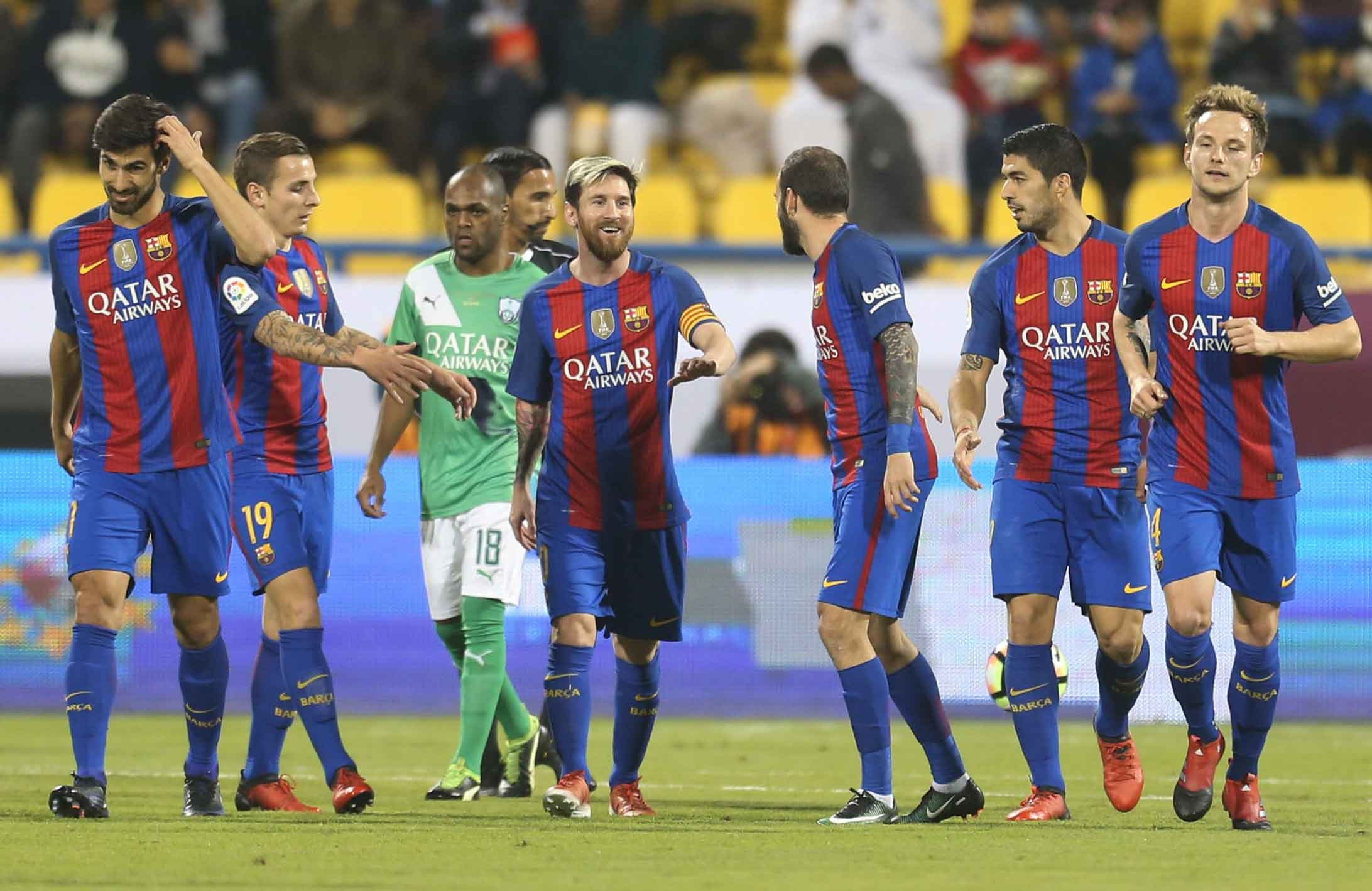 Messi va dong doi doat cup vang anh 5