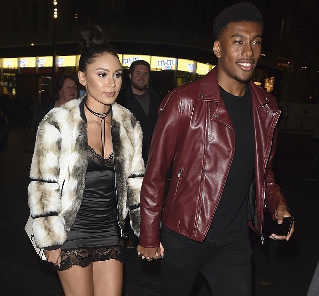 Ronaldo trổ tài sút phạt ảnh 5 Ronaldo tro tai sut phat anh 5