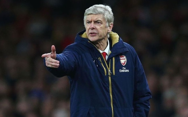 Wenger buc tuc vi qua da phat cua Petr Cech hinh anh