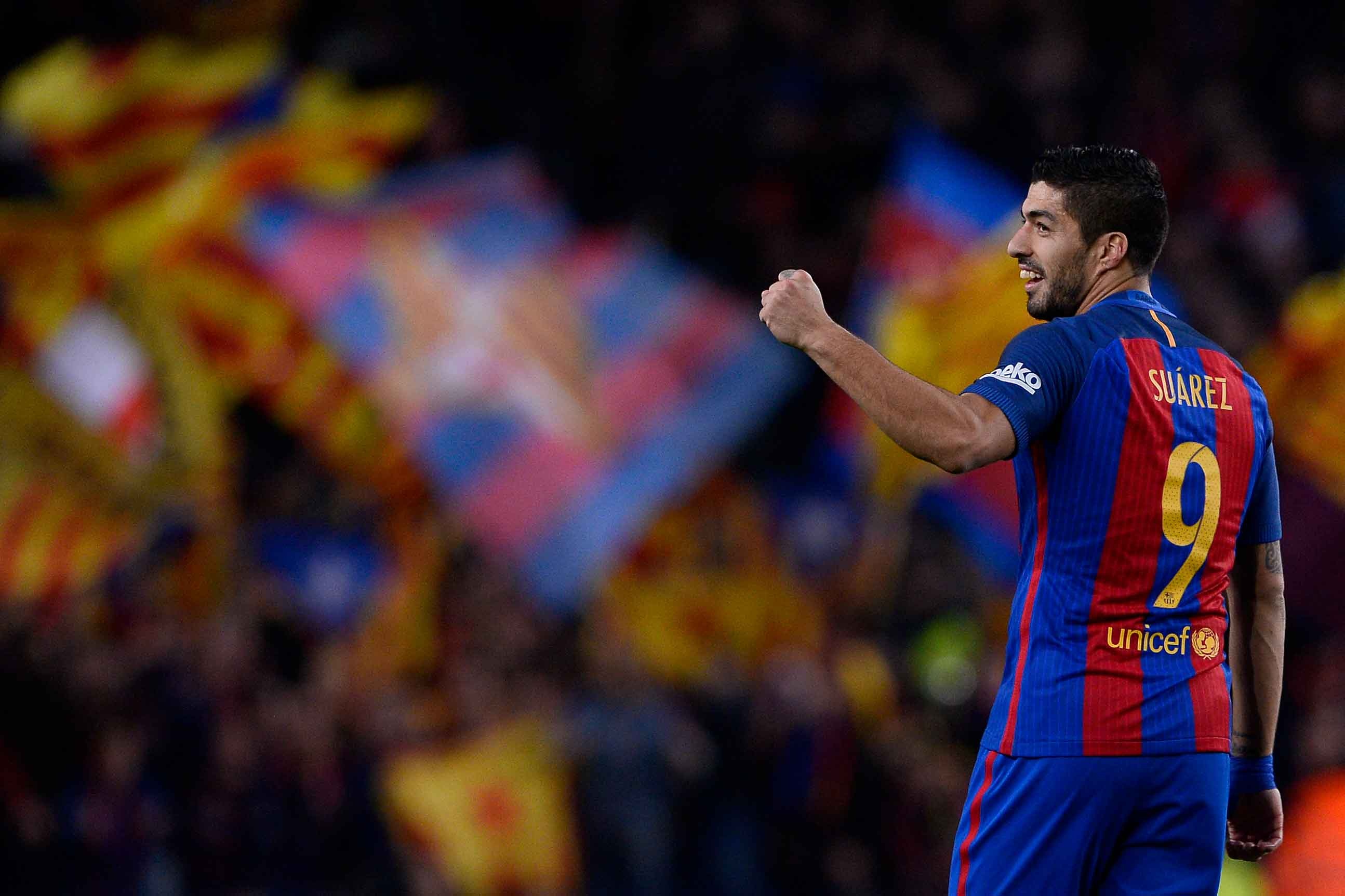 Messi solo dang cap anh 12