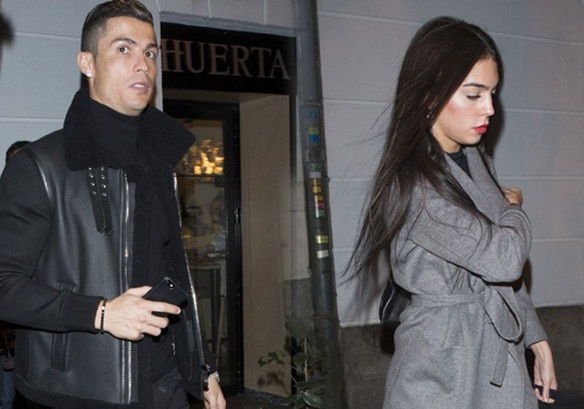 Ronaldo an mung chuc vo dich cung ban gai moi hinh anh