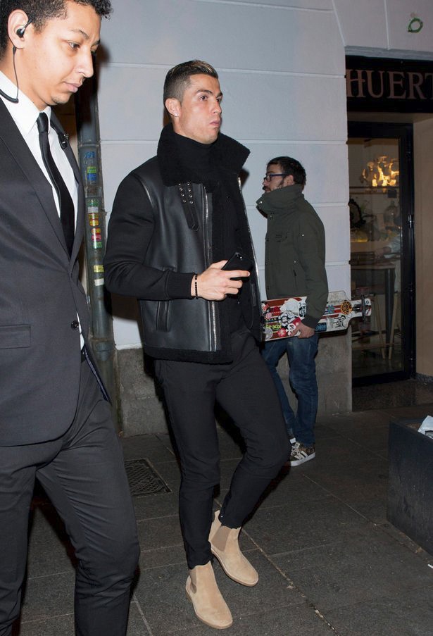 Ronaldo ăn mừng chức vô địch ảnh 1 Ronaldo an mung chuc vo dich anh 1