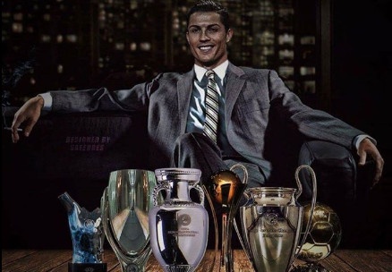 Ronaldo gianh lien tiep 2 giai thuong hinh anh