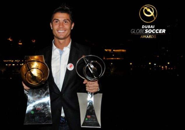 Ronaldo gianh lien tiep 2 giai anh 1