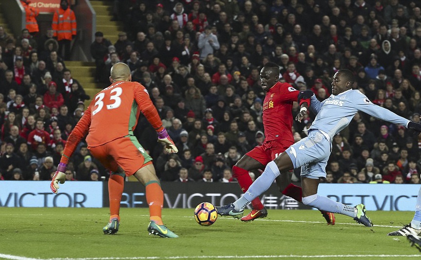 Liverpool ngược dòng thắng đậm Stoke ảnh 9 Liverpool nguoc dong thang dam Stoke anh 9