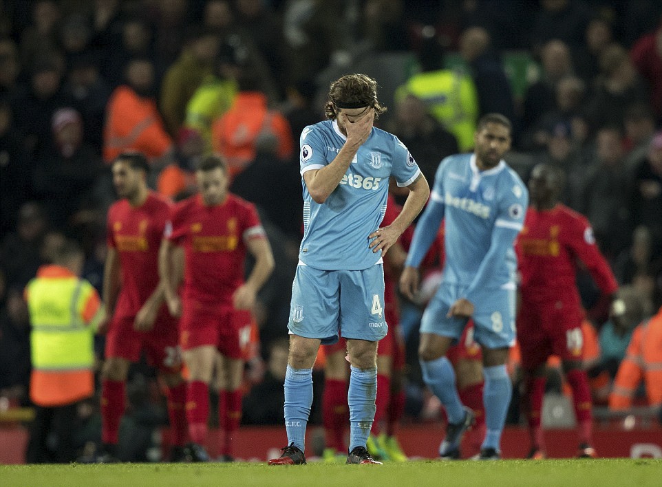 Liverpool ngược dòng thắng đậm Stoke ảnh 11 Liverpool nguoc dong thang dam Stoke anh 11