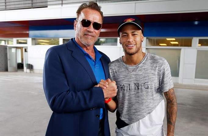 'Ke huy diet' va cac ngoi sao den tham Barca nam 2016 hinh anh