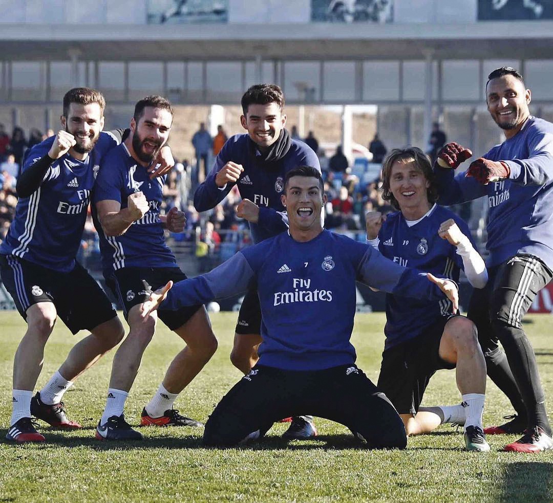 Ronaldo và đồng đội tạo dáng vui nhộn ảnh 4 Ronaldo va dong doi tao dang vui nhon anh 4