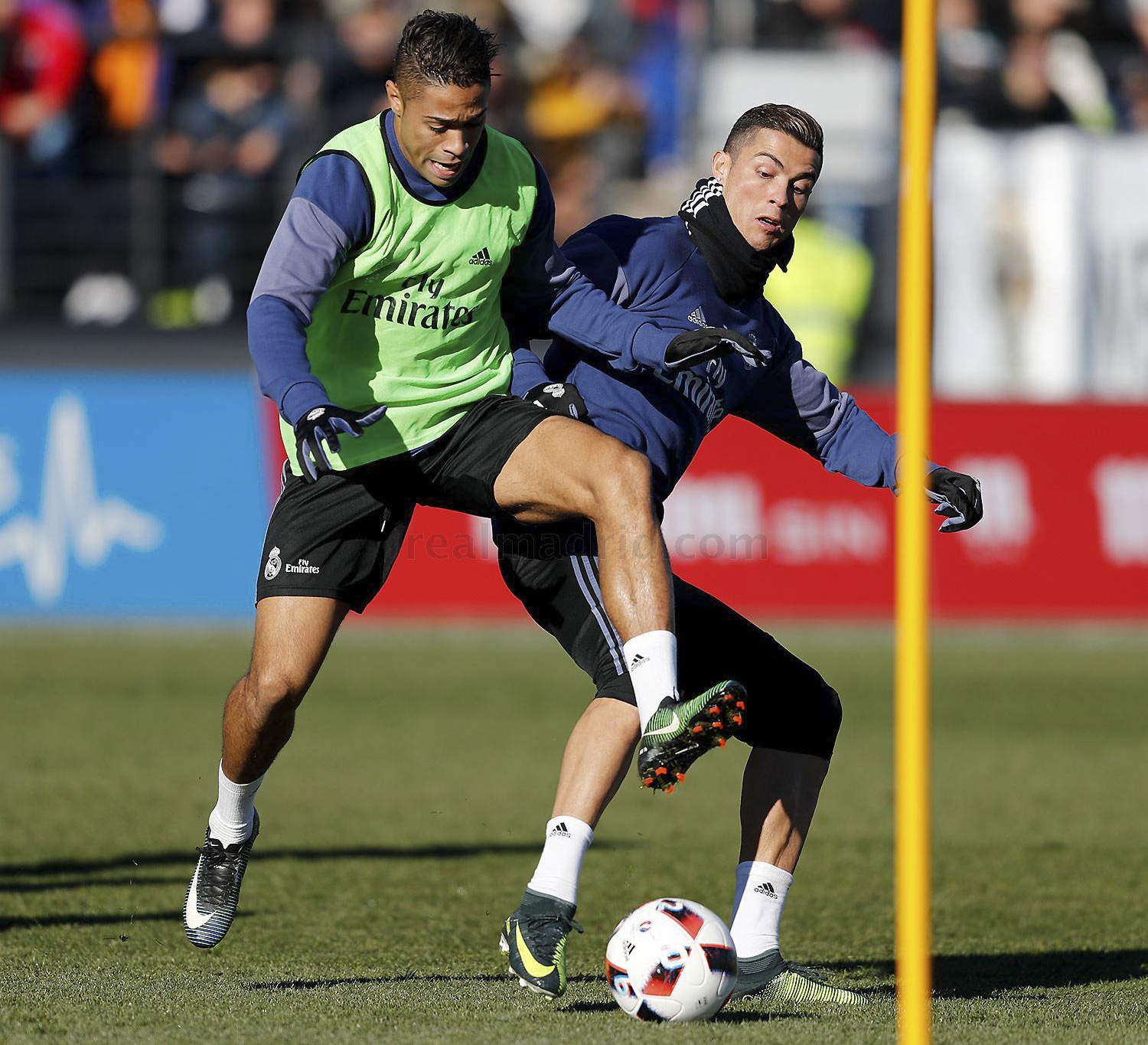 Ronaldo và đồng đội tạo dáng vui nhộn ảnh 2 Ronaldo va dong doi tao dang vui nhon anh 2