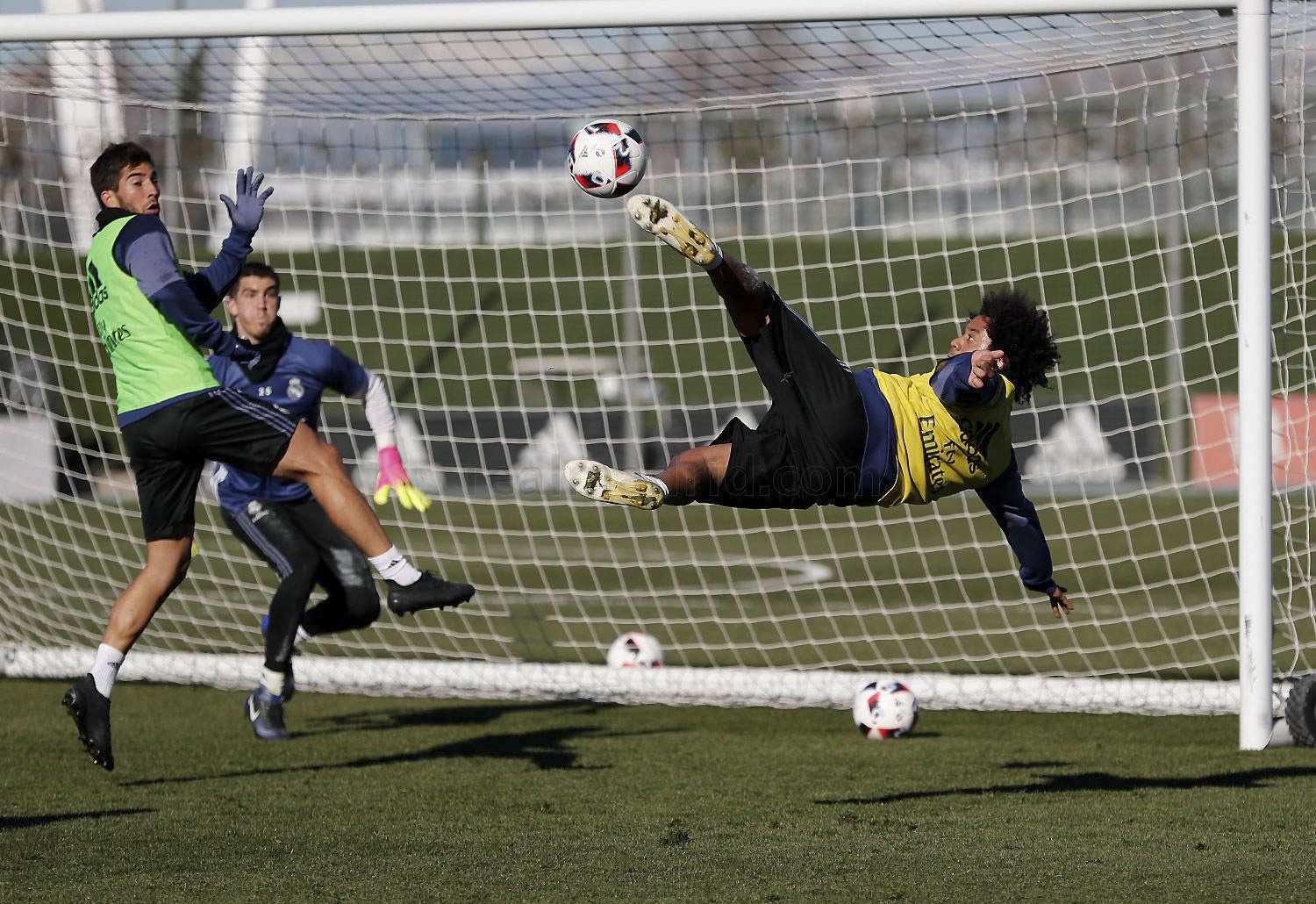 Ronaldo và đồng đội tạo dáng vui nhộn ảnh 9 Ronaldo va dong doi tao dang vui nhon anh 9