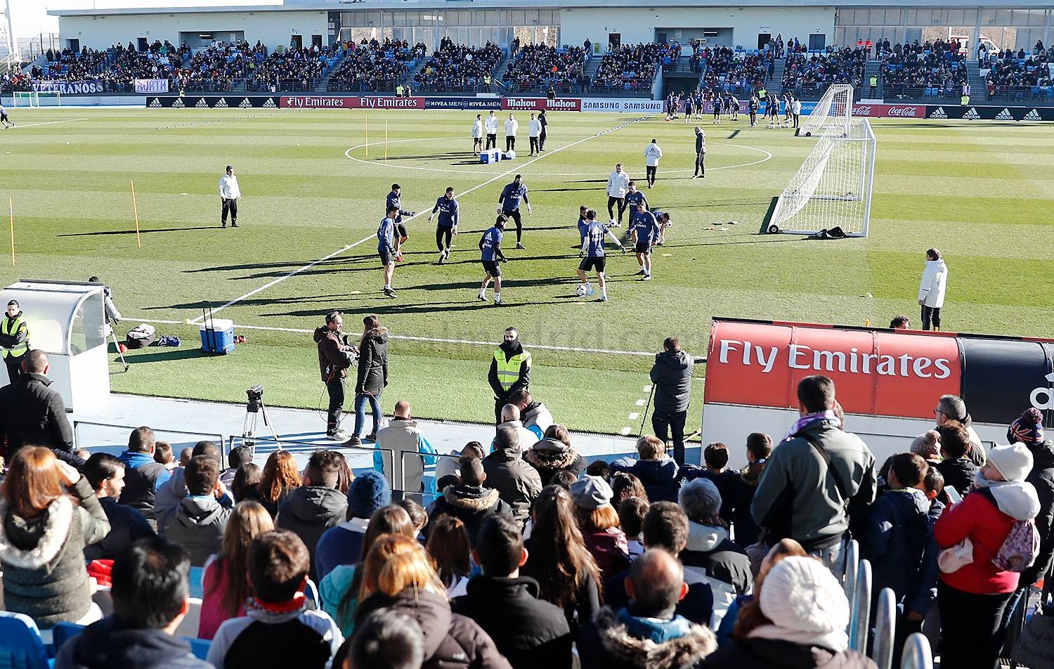 Real Madrid tro lai tap luyen sau ky nghi Giang sinh hinh anh