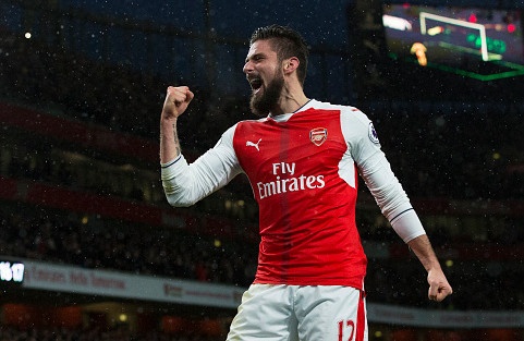 Giroud lap sieu pham 'bo cap' giup Arsenal tro lai top 3 hinh anh