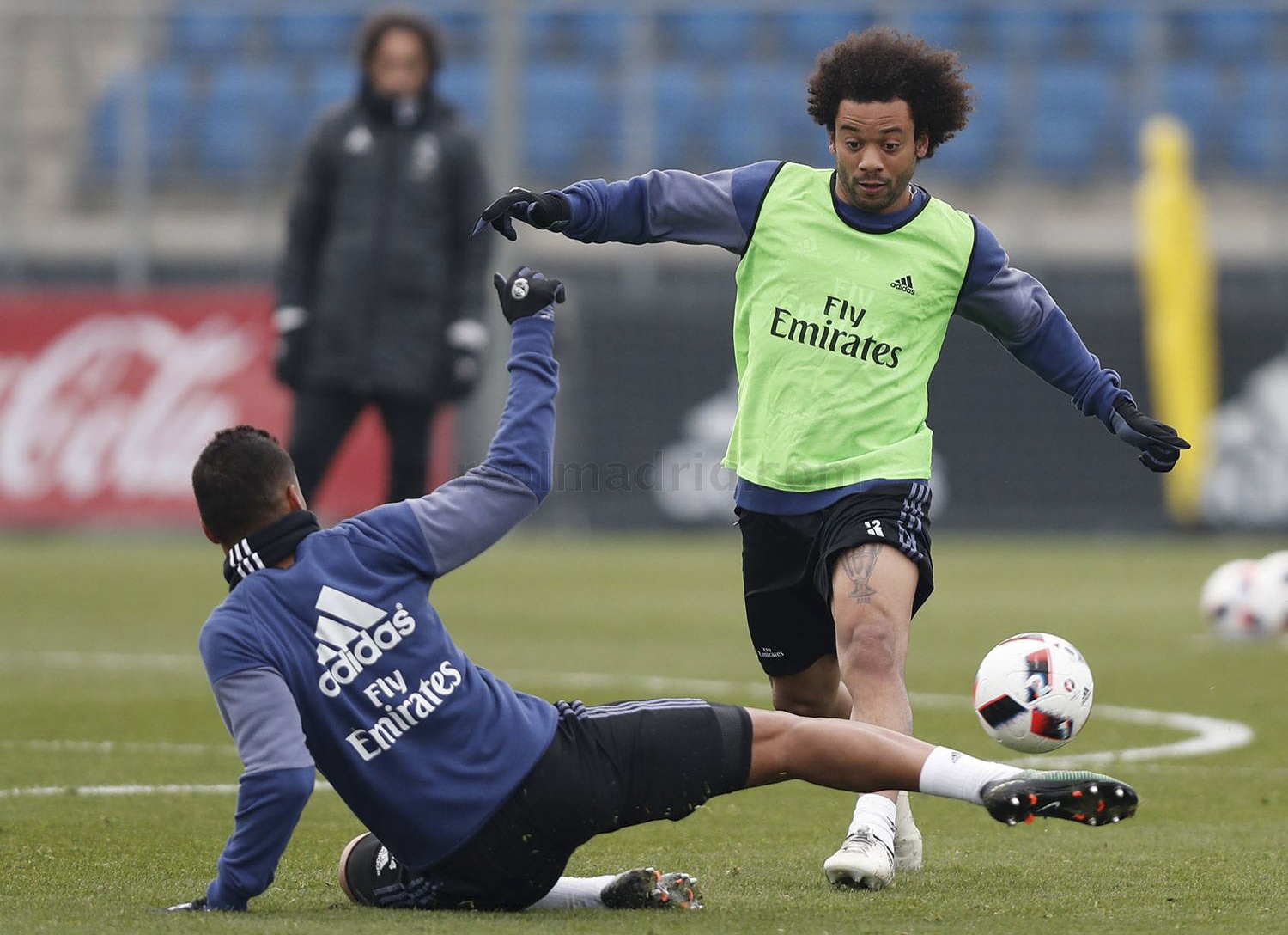 Ronaldo 'khoe' giay moi anh 5