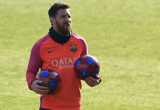 Messi solo va ghi ban sau hai lan xo hang dong doi hinh anh