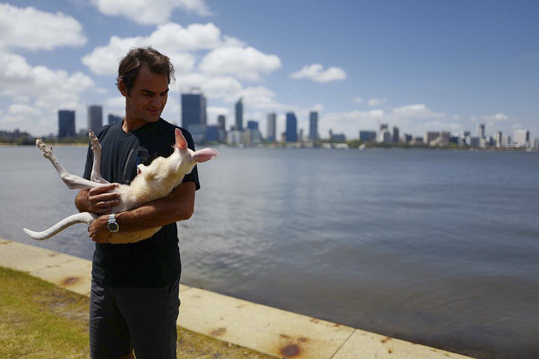 Federer thich thu om chu chuot tui anh 2