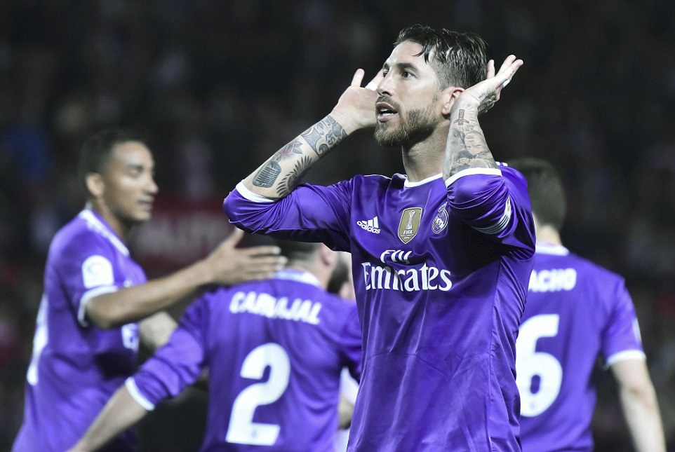 Real pha ky luc cua Barca nho 2 man solo dang cap hinh anh