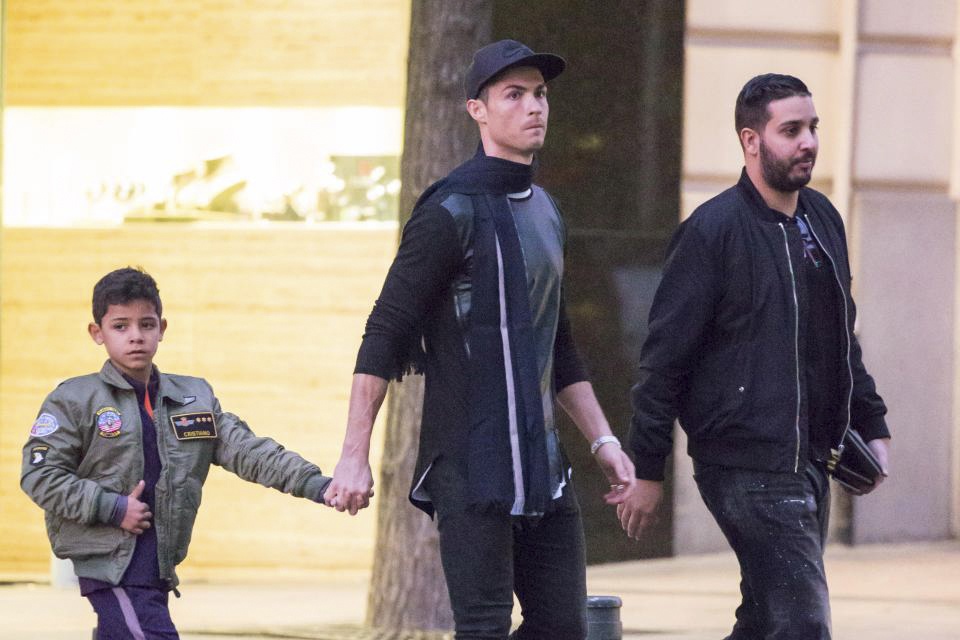 Ronaldo đưa con trai đi mua sắm ảnh 6 Ronaldo dua con trai di mua sam anh 6