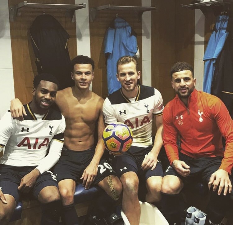 Ronaldo cuoi tuoi anh 9