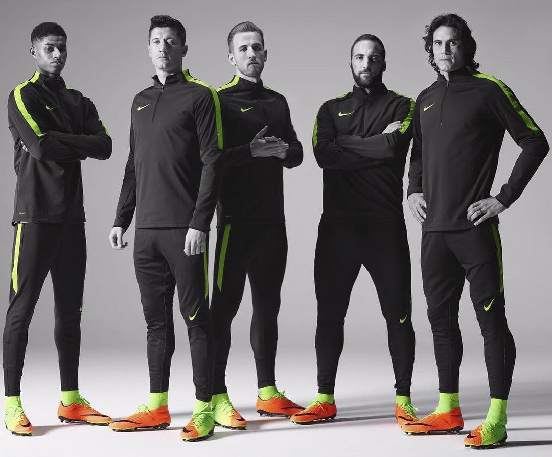 Ronaldo cuoi tuoi anh 6