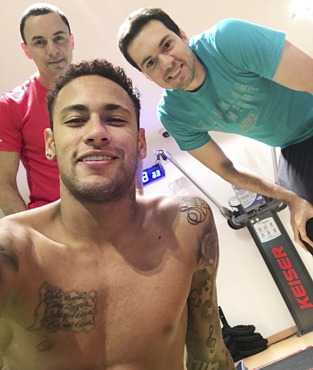 Ronaldo cuoi tuoi anh 4