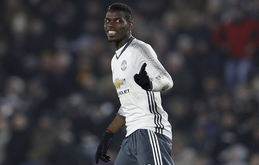 Pogba lap cong dua MU vao chung ket League Cup hinh anh