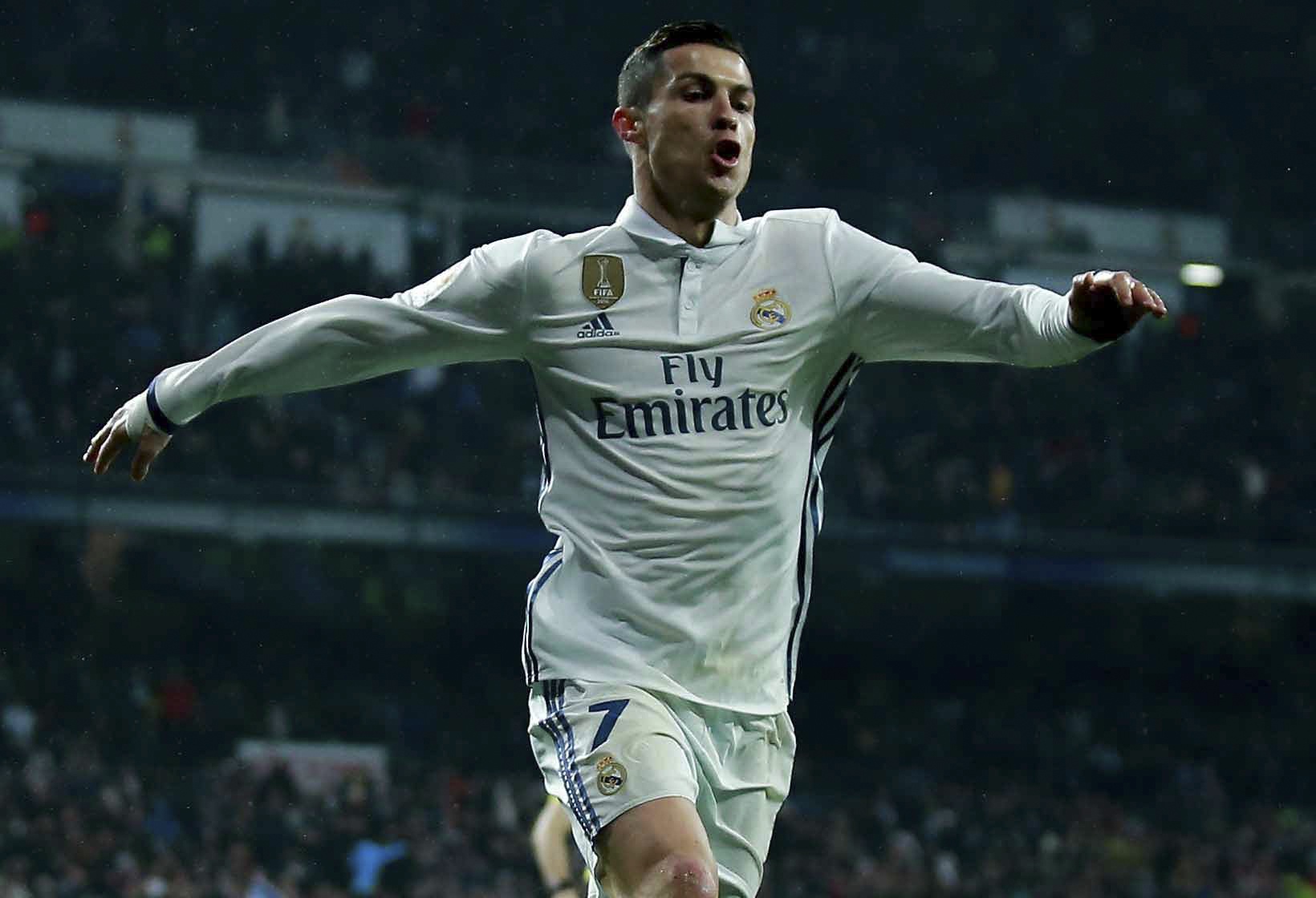 Ronaldo lap cong va kien tao giup Real thang dam Sociedad hinh anh