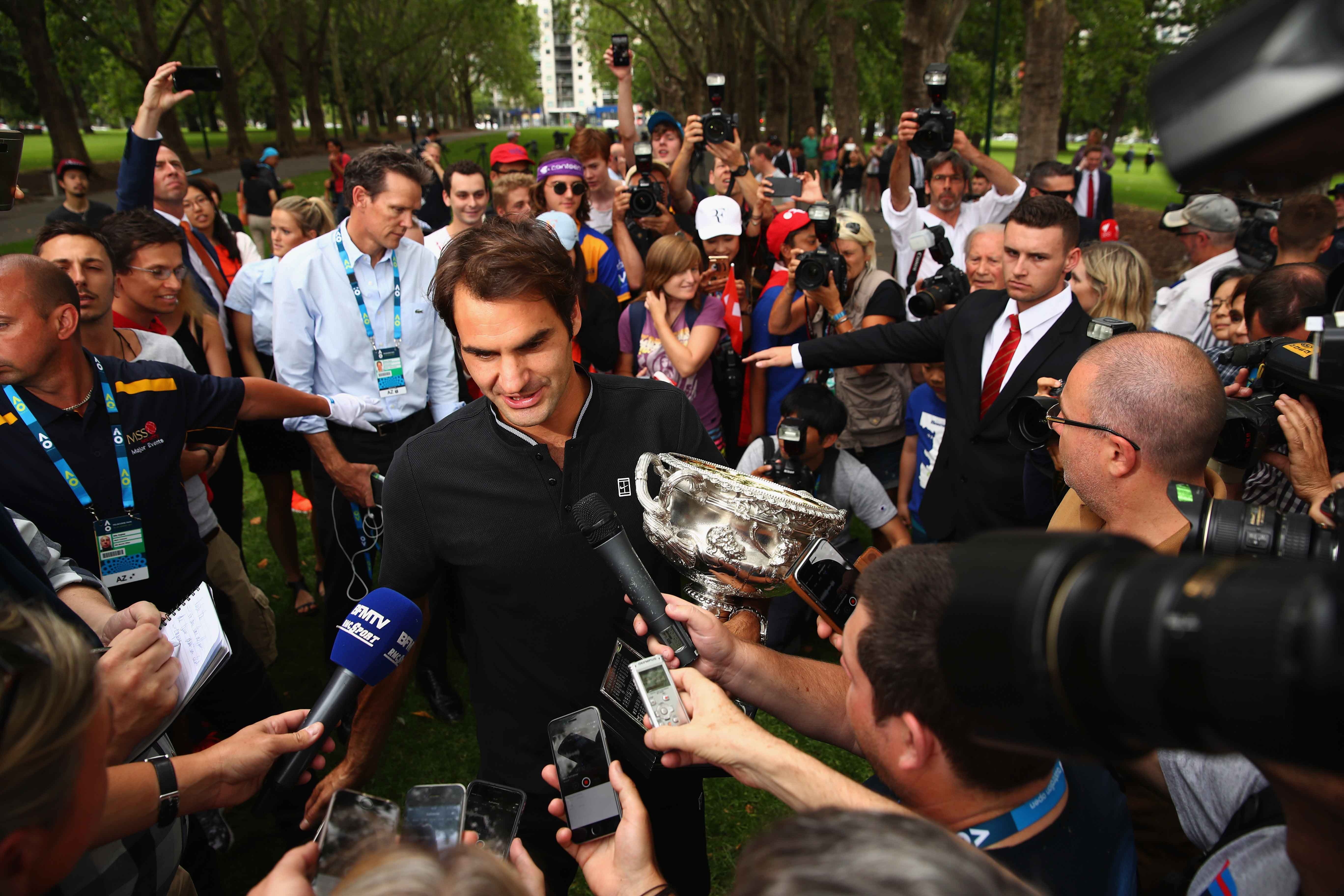 Federer va cup vo dich anh 4