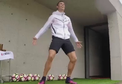 Ronaldo tro tai sut rung flycam hinh anh