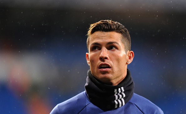 Ronaldo ton thuong vi fan Real hinh anh