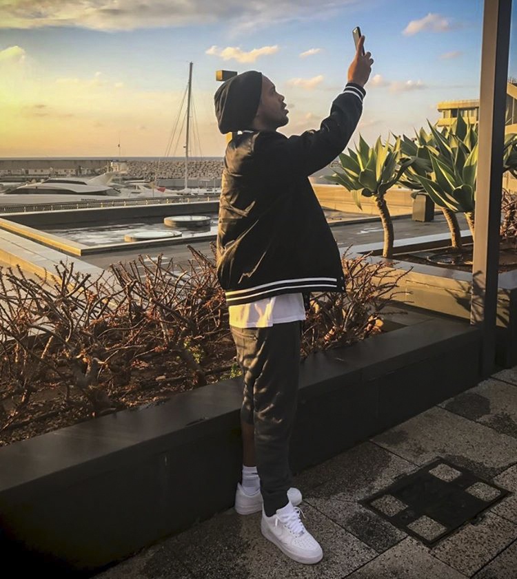 Ronaldinho cười tươi trong lễ ký hợp đồng ảnh 9 Ronaldinho cuoi tuoi trong le ky hop dong anh 9