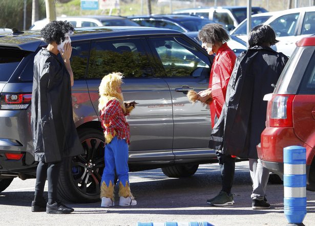 Ronaldo đeo mặt nạ kinh dị ảnh 3 Ronaldo deo mat na kinh di anh 3