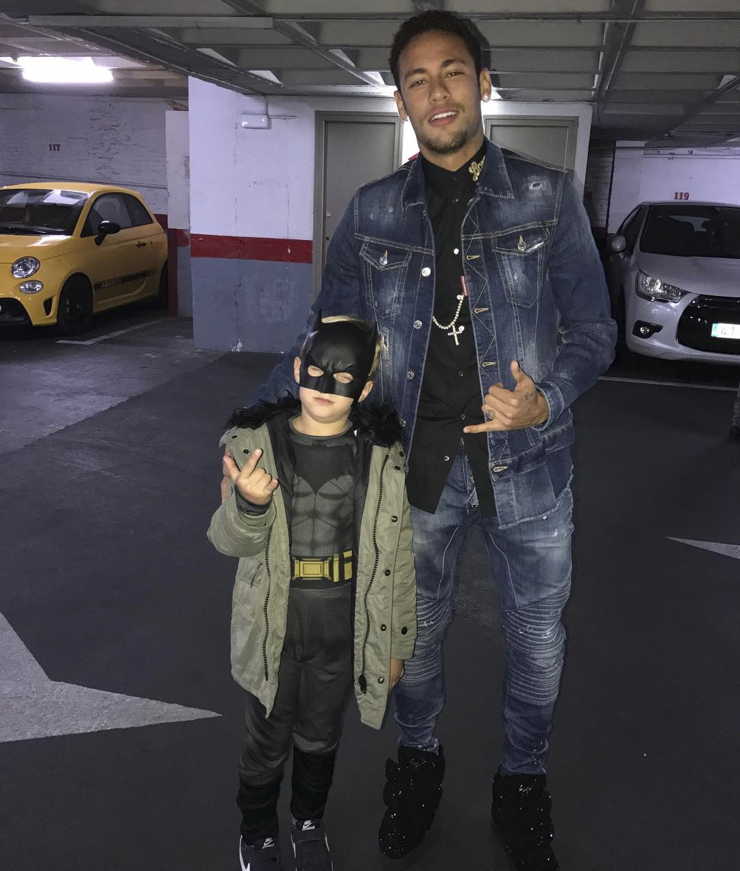 Con trai Messi chơi đùa cùng chó ảnh 5 Con trai Messi choi dua cung cho anh 5