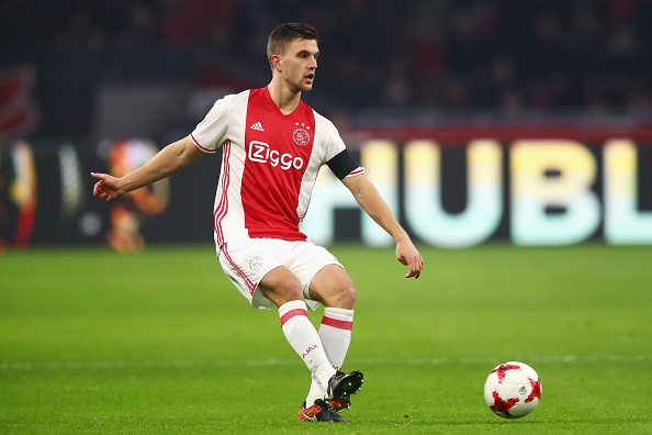 dùng đồng đội chấn thương để qua người ảnh 1 dung dong doi chan thuong de qua nguoi anh 1