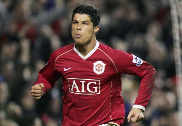 Ronaldo suyt gia nhap Juventus thay vi MU hinh anh