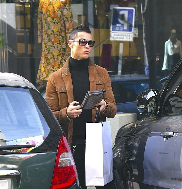 Ronaldo mua quà Valentine ảnh 4 Ronaldo mua qua Valentine anh 4