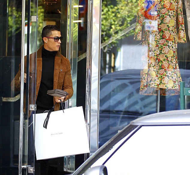 Ronaldo mua quà Valentine ảnh 3 Ronaldo mua qua Valentine anh 3