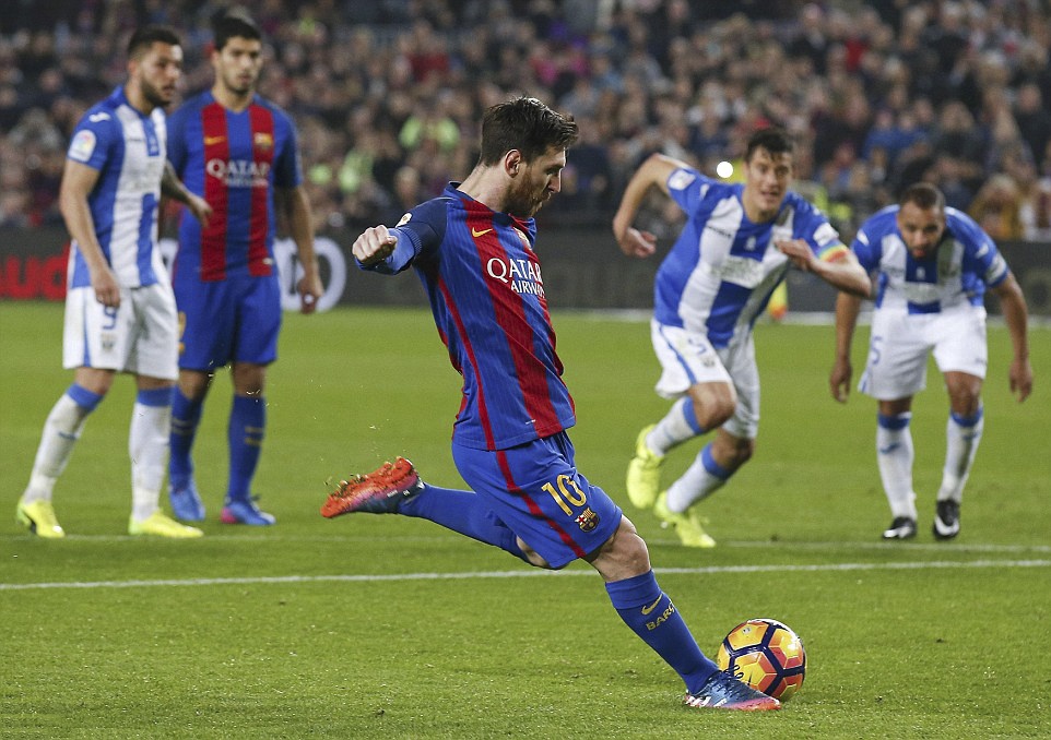 Neymar 'đóng kịch' phút 89 ảnh 4 Neymar 'dong kich' phut 89 anh 4